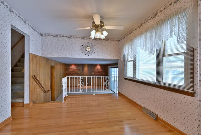 $420,000 | 231 North Flora Parkway, Addison, IL 60101