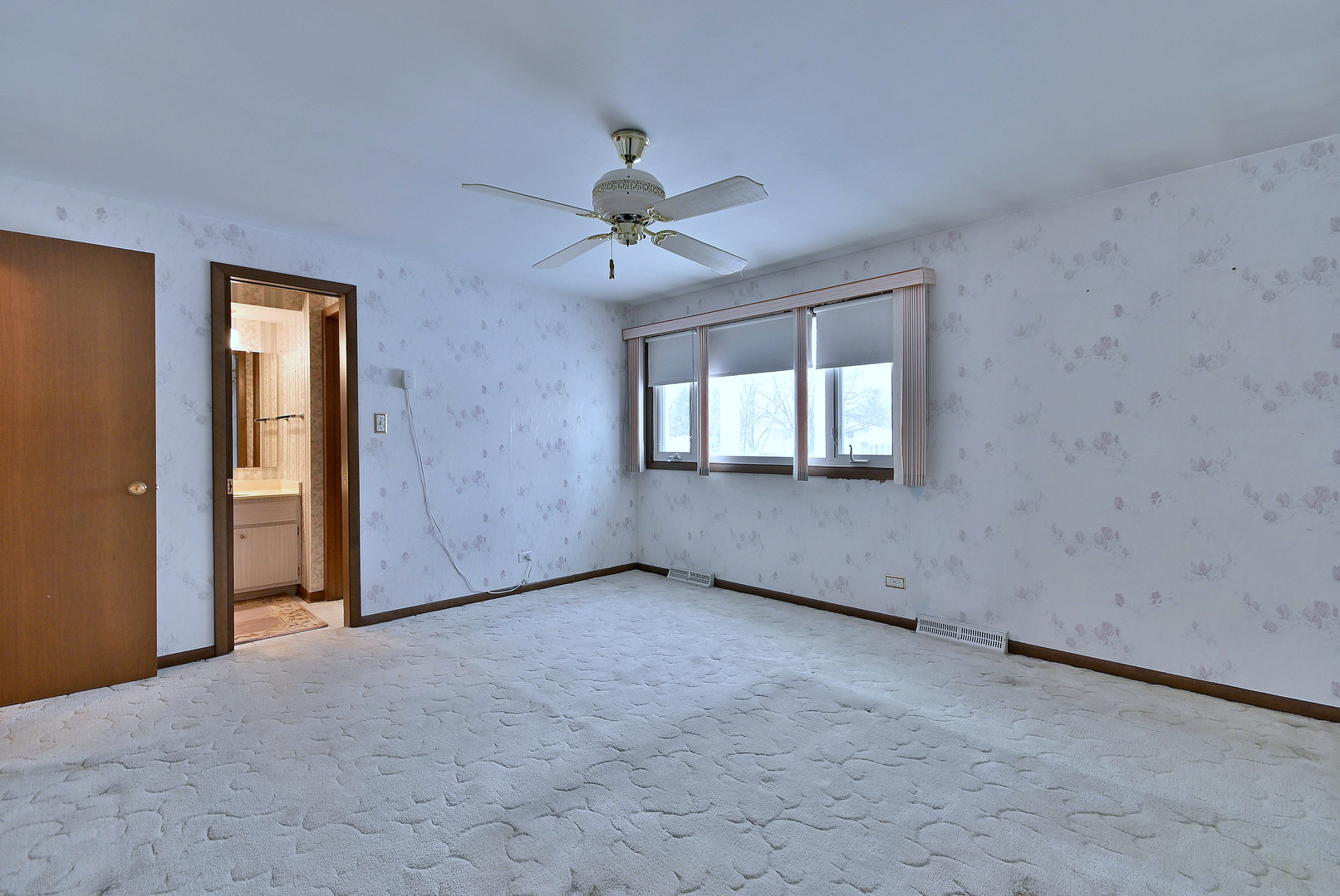 231 North Flora Parkway Addison, IL 60101 - Photo 15 of 39 an empty room with windows and fan