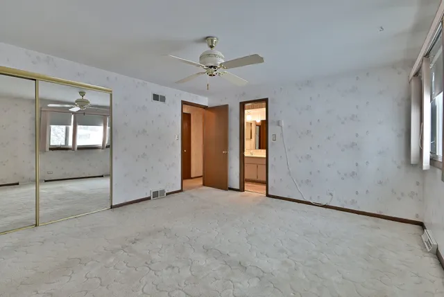 $420,000 | 231 North Flora Parkway, Addison, IL 60101