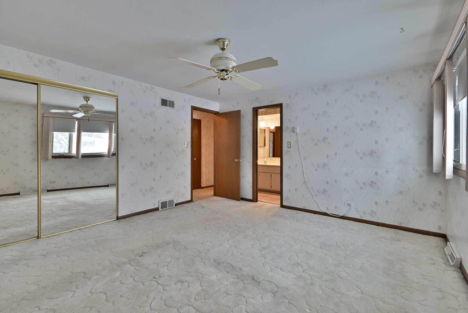 231 North Flora Parkway Addison, IL 60101 - Photo 17 of 39 an empty room with chandelier fan and windows