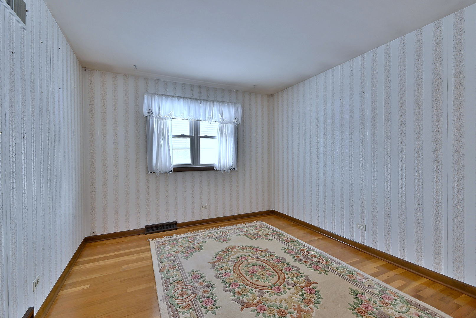 231 North Flora Parkway Addison, IL 60101 - Photo 19 of 39 a view of a room with wooden floor and a window