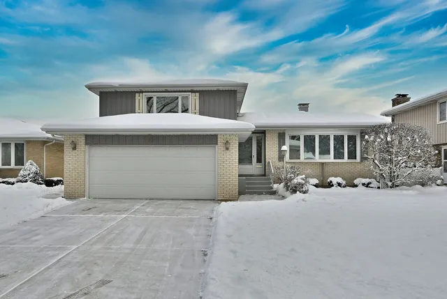 $420,000 | 231 North Flora Parkway, Addison, IL 60101