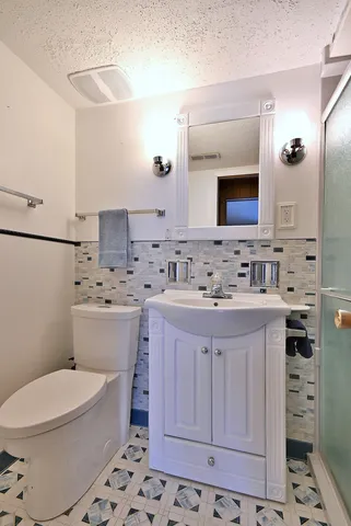 $420,000 | 231 North Flora Parkway, Addison, IL 60101