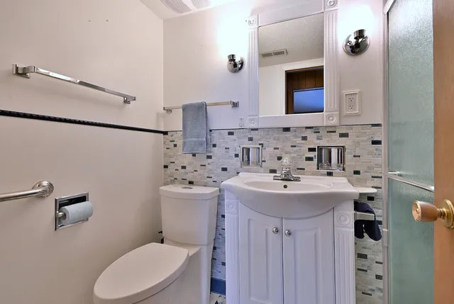 $420,000 | 231 North Flora Parkway, Addison, IL 60101