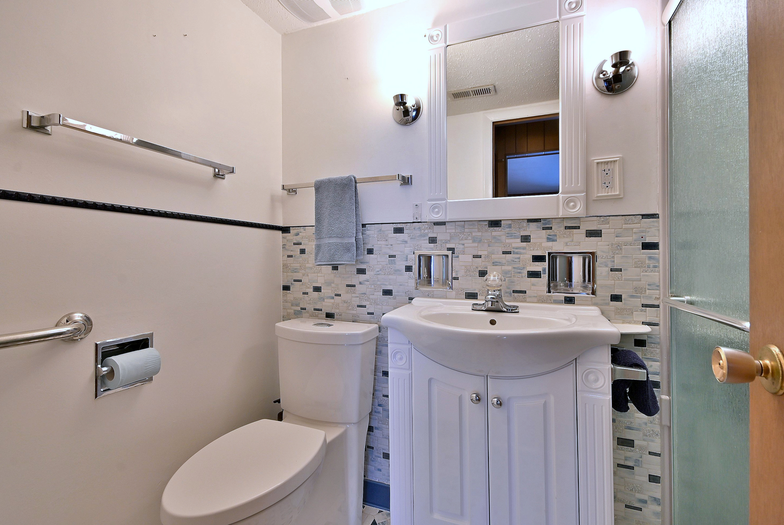 231 North Flora Parkway Addison, IL 60101 - Photo 23 of 39 a bathroom with a sink toilet and mirror