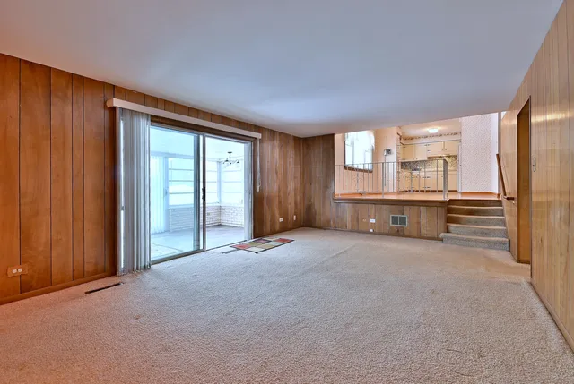 $420,000 | 231 North Flora Parkway, Addison, IL 60101