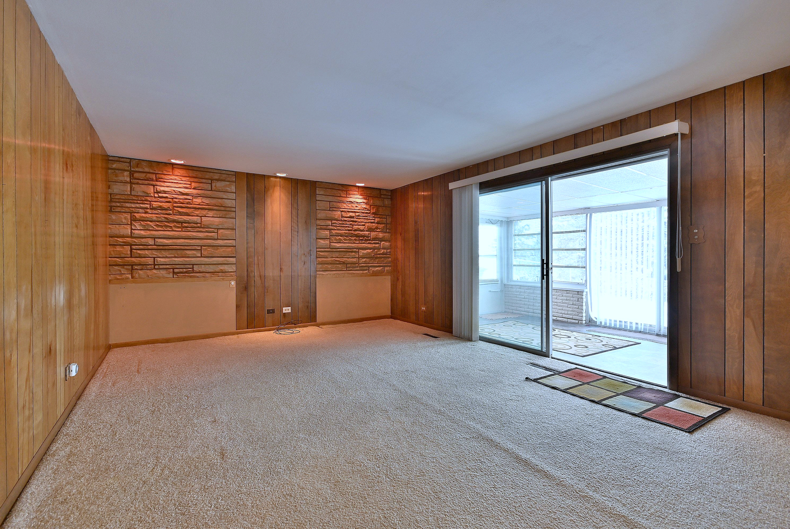 231 North Flora Parkway Addison, IL 60101 - Photo 25 of 39 an empty room with windows