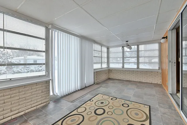 $420,000 | 231 North Flora Parkway, Addison, IL 60101