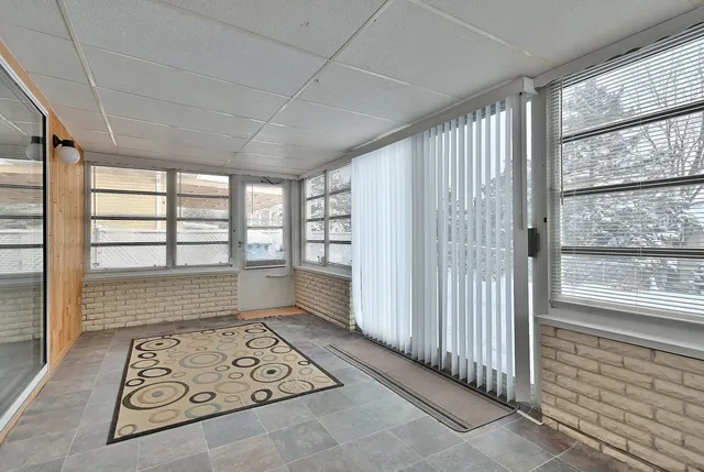 $420,000 | 231 North Flora Parkway, Addison, IL 60101