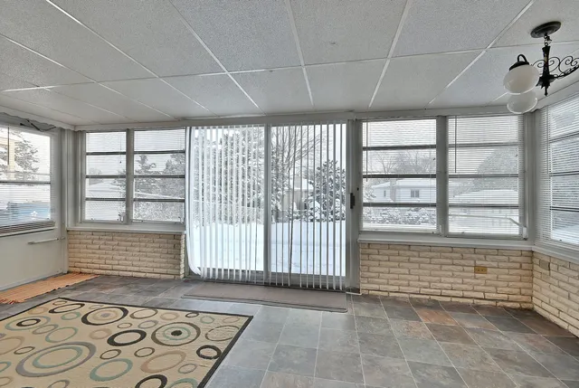 $420,000 | 231 North Flora Parkway, Addison, IL 60101