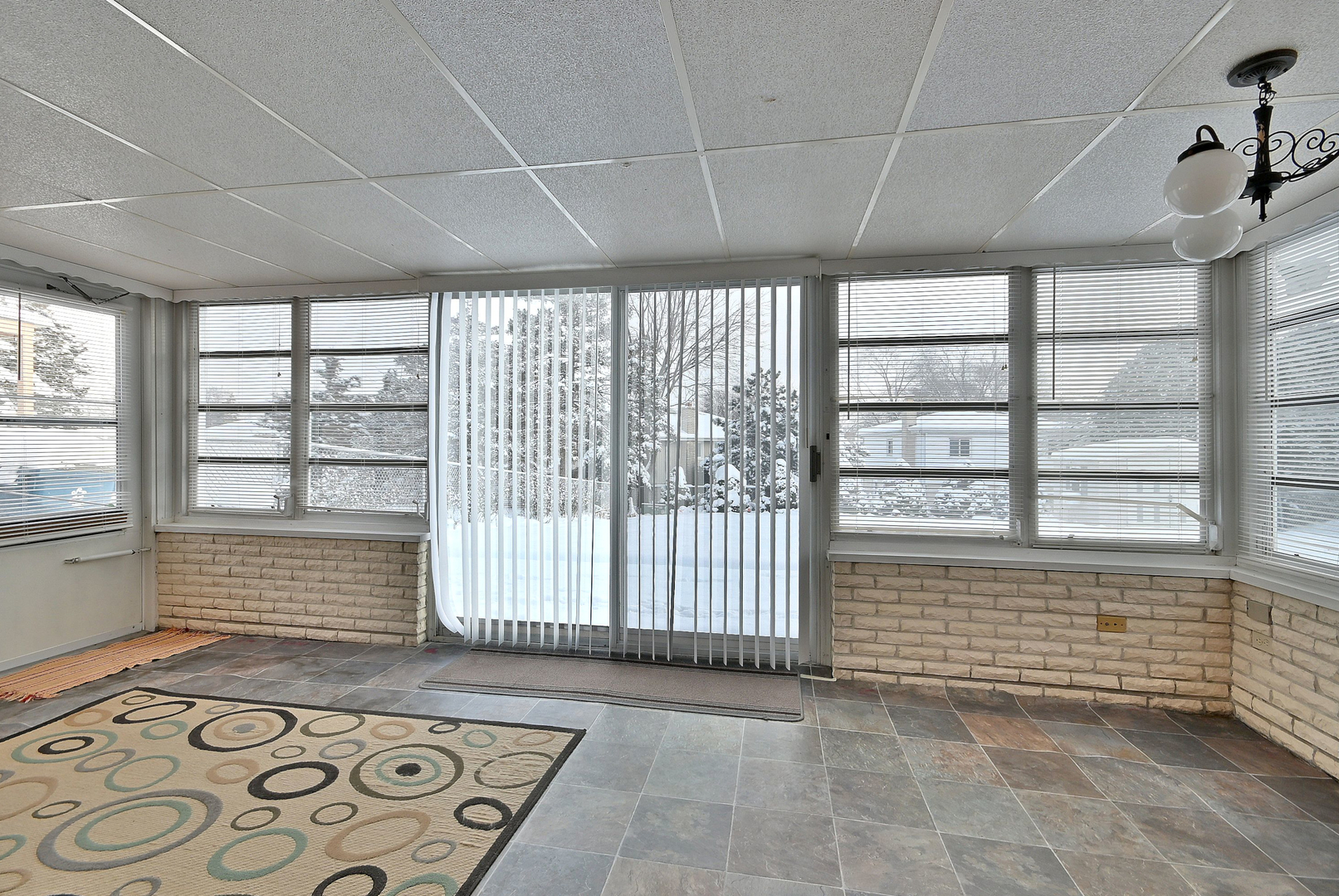 231 North Flora Parkway Addison, IL 60101 - Photo 29 of 39 a view of an empty room with a window