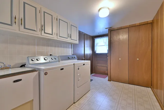 $420,000 | 231 North Flora Parkway, Addison, IL 60101