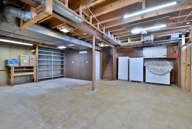 $420,000 | 231 North Flora Parkway, Addison, IL 60101