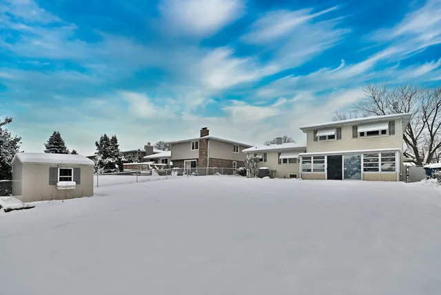 $420,000 | 231 North Flora Parkway, Addison, IL 60101