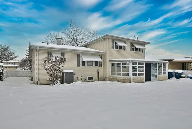 $420,000 | 231 North Flora Parkway, Addison, IL 60101