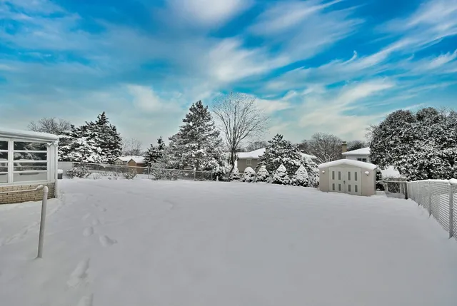 $420,000 | 231 North Flora Parkway, Addison, IL 60101