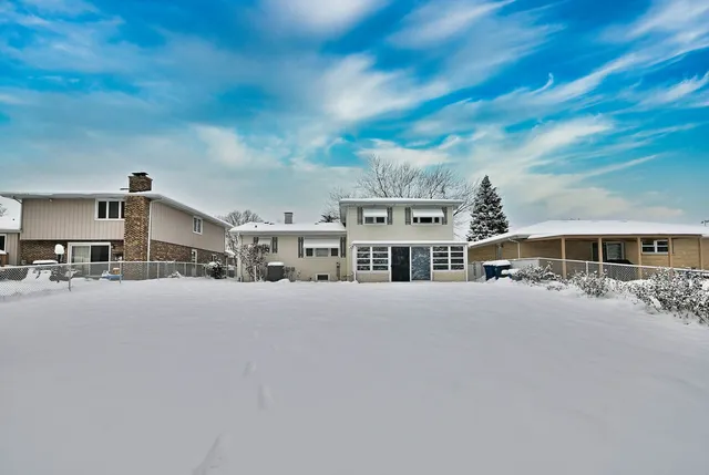 $420,000 | 231 North Flora Parkway, Addison, IL 60101