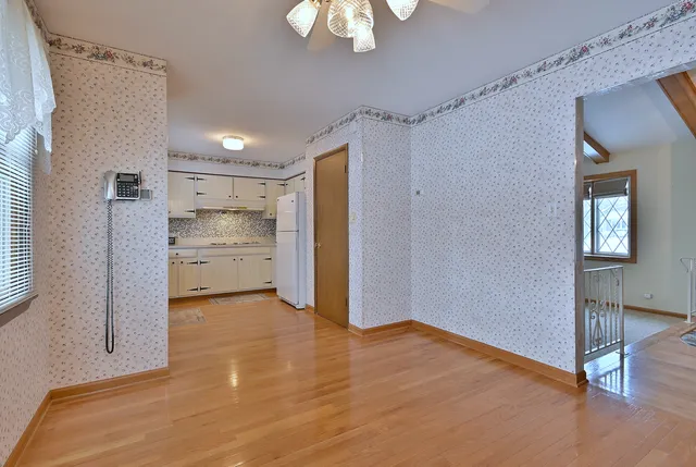 $420,000 | 231 North Flora Parkway, Addison, IL 60101