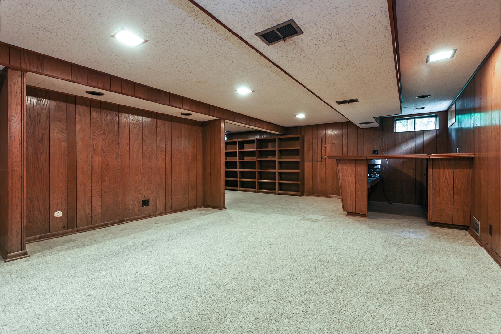 465 Sumac Road Highland Park, IL 60035 - Photo 16 of 19 a view of an empty room with furniture and garage