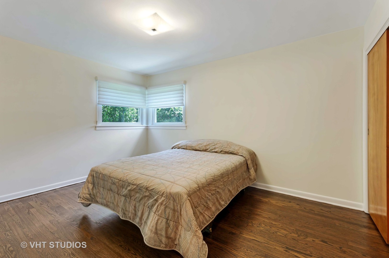 465 Sumac Road Highland Park, IL 60035 - Photo 9 of 19 a bedroom with a bed and a window