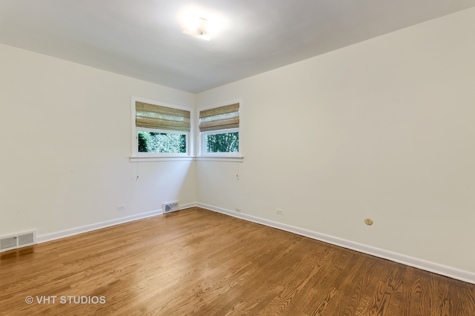 465 Sumac Road Highland Park, IL 60035 - Photo 10 of 19 an empty room with a window