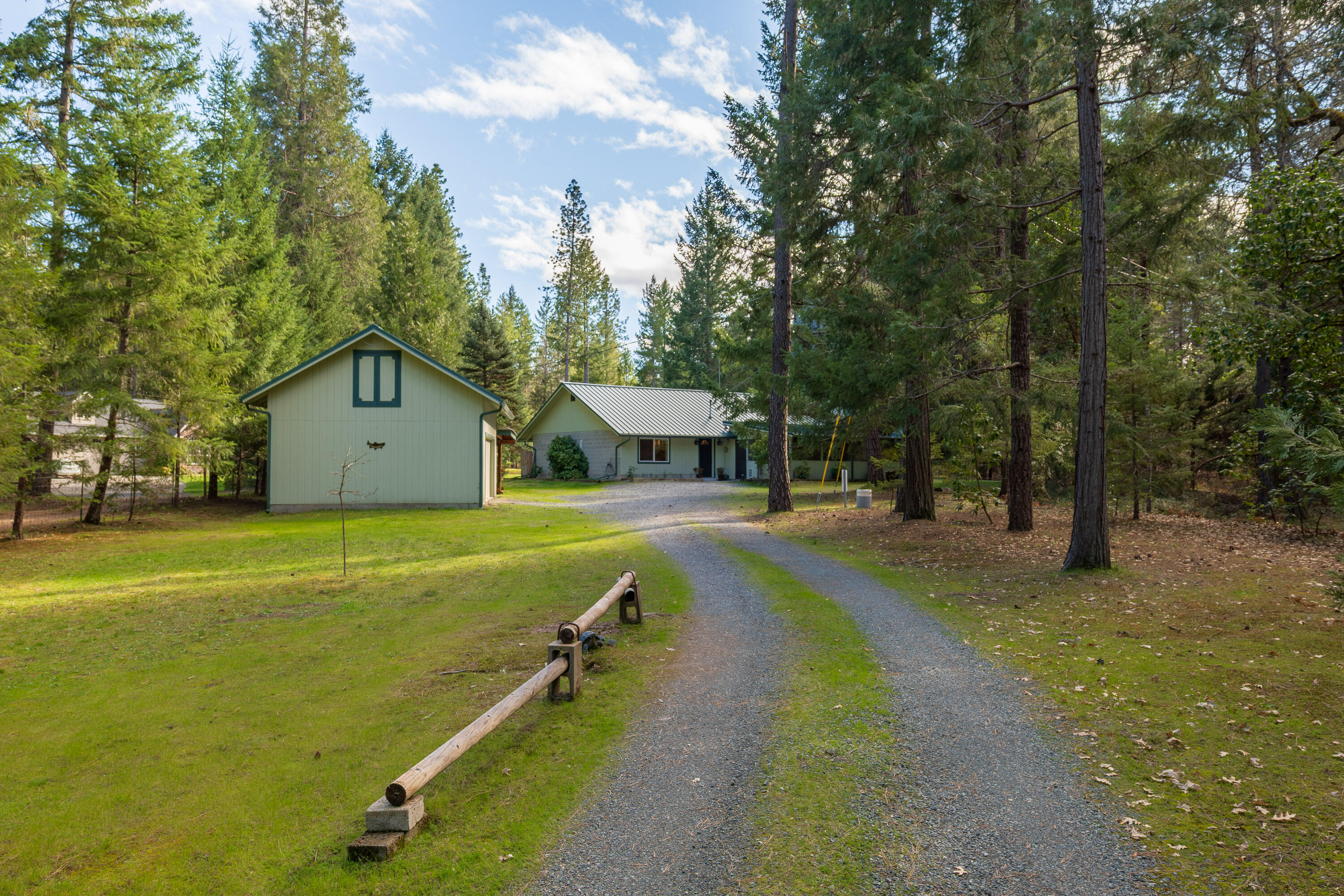 244 Riessen Road Grants Pass, OR 97526 - Photo 47 of 52 a view of a house with pool and a yard