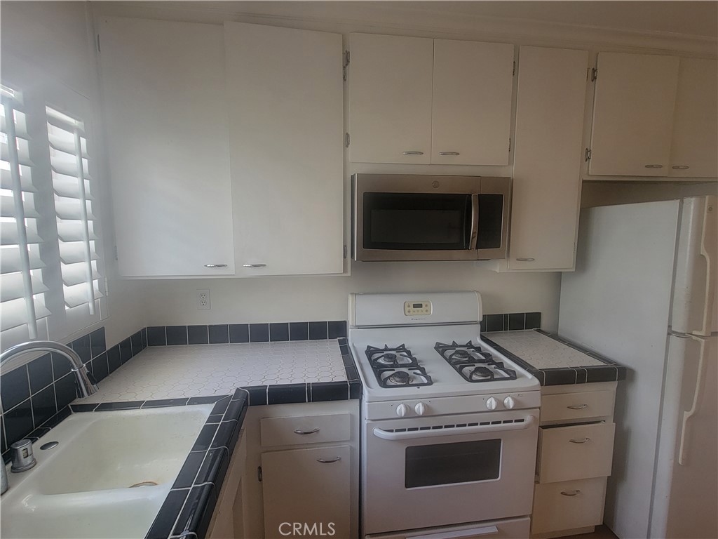 1840 Camden Avenue, Unit 202 Los Angeles, CA 90025 - Photo 17 of 32