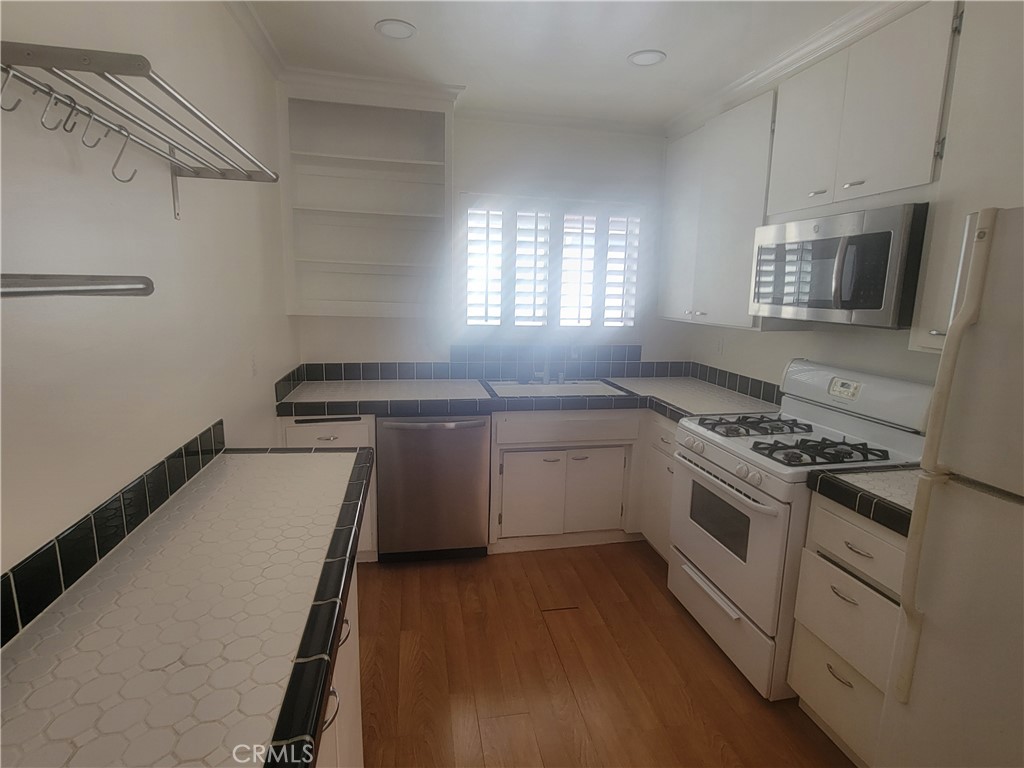 1840 Camden Avenue, Unit 202 Los Angeles, CA 90025 - Photo 18 of 32