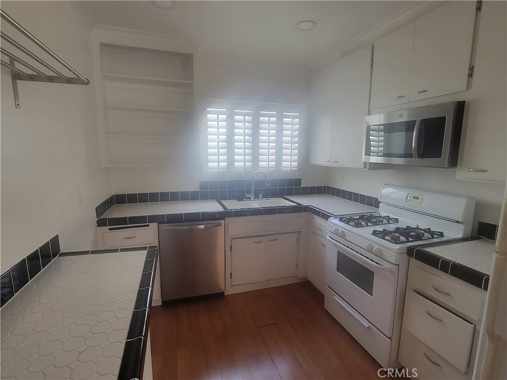 1840 Camden Avenue, Unit 202 Los Angeles, CA 90025 - Photo 19 of 32