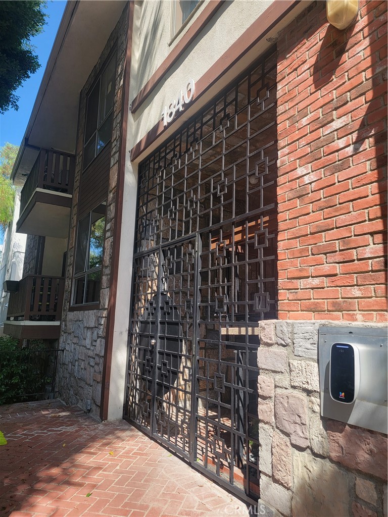 1840 Camden Avenue, Unit 202 Los Angeles, CA 90025 - Photo 4 of 32