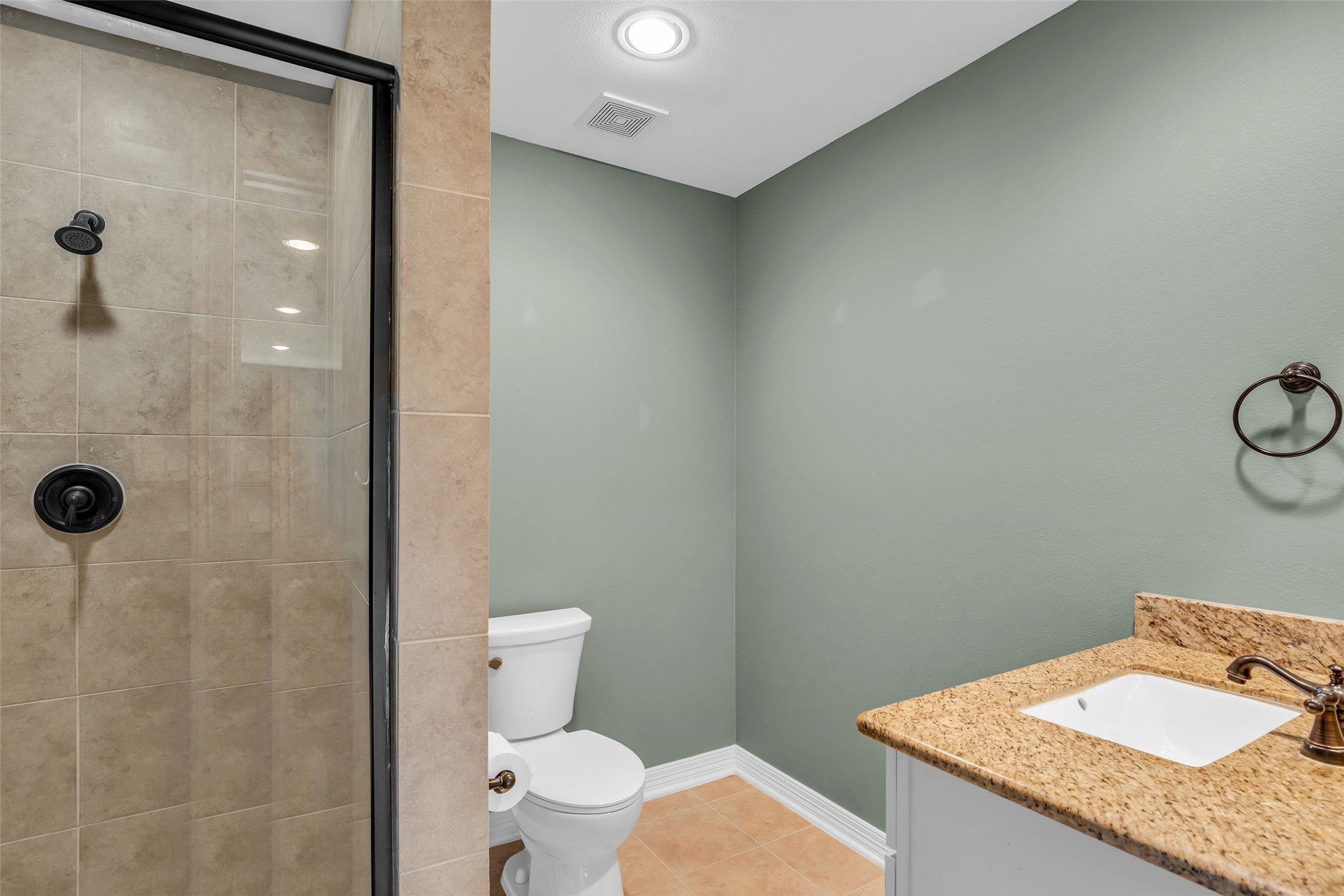 1423 Colorado Street Houston, TX 77007 - Photo 22 of 28 Third-floor bathroom features a dedicated shower area and a simple, functional layout for added convenience on the upper level.
