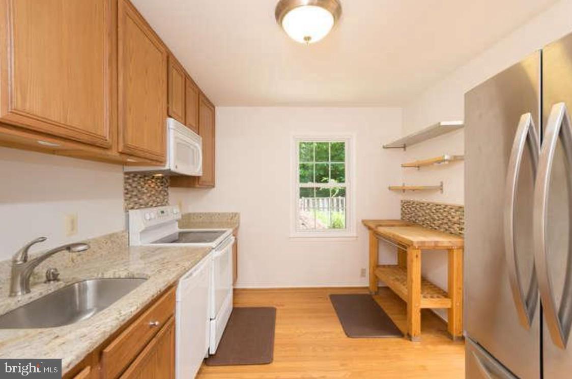 8302 Moline Place Springfield, VA 22153 - Photo 2 of 27