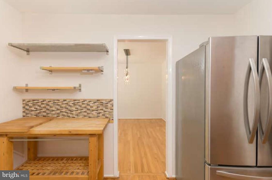 8302 Moline Place Springfield, VA 22153 - Photo 4 of 27