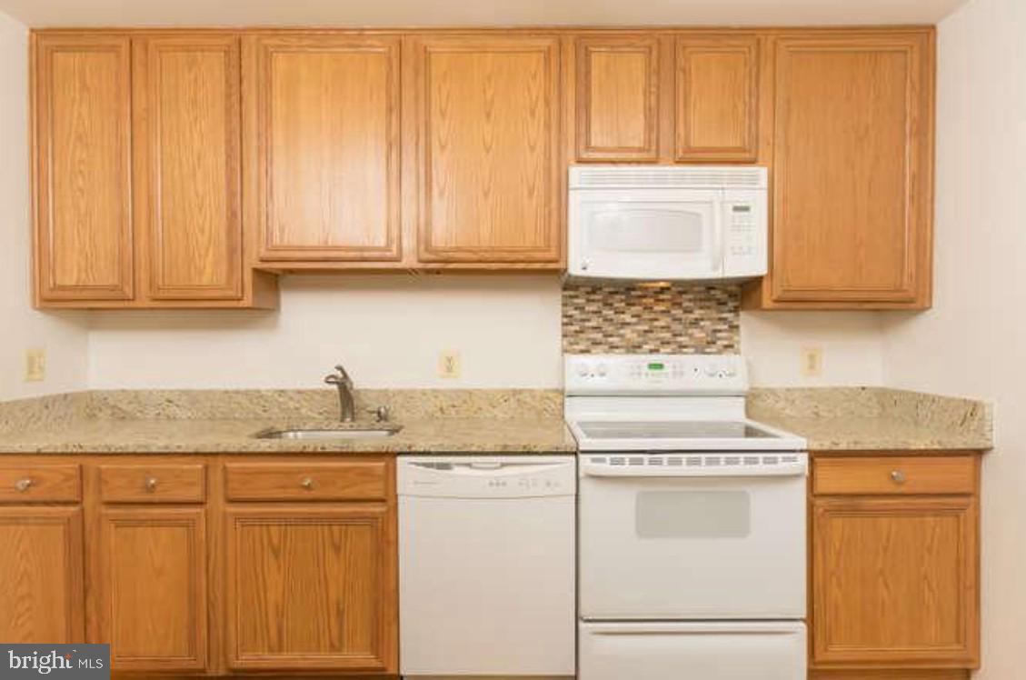 8302 Moline Place Springfield, VA 22153 - Photo 6 of 27