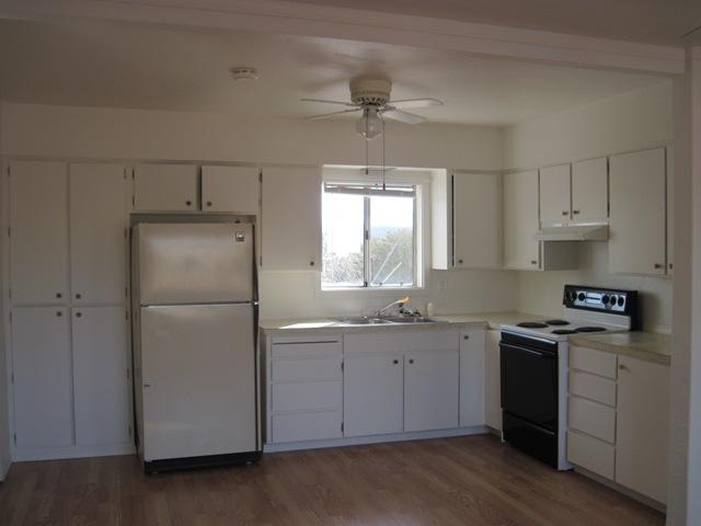 4725 Kerry Drive, Unit 3 Rimrock, AZ 86335 - Photo 3 of 4 Eat in Kitchen