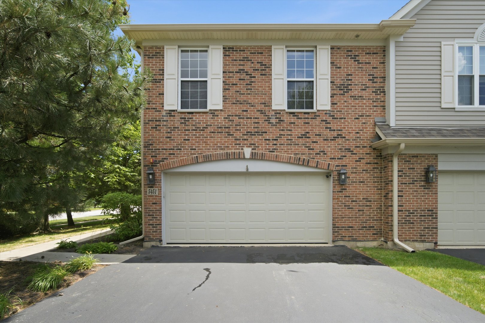 5451 McDonough Road Hoffman Estates, IL 60192 - Photo 3 of 48