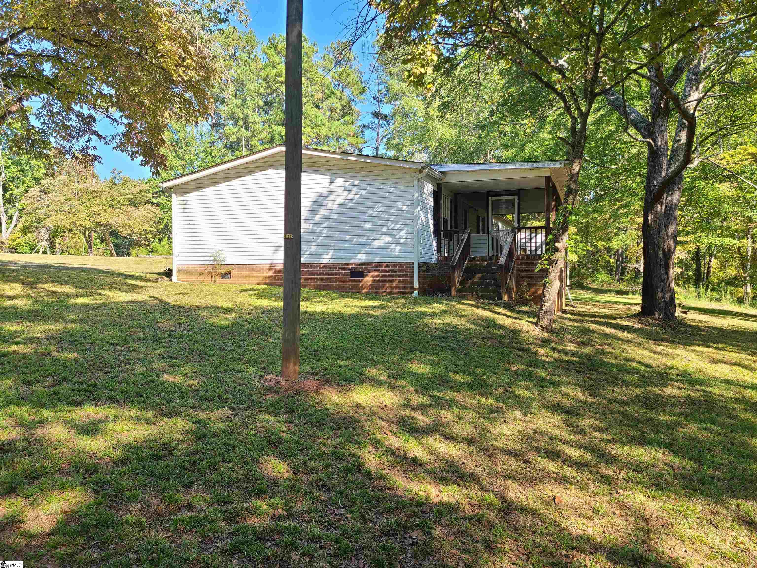 331 Riggins Road Pickens, SC 29671 - Photo 4 of 32
