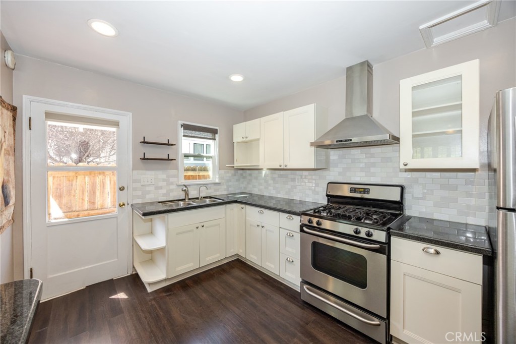 306 South Center Street Redlands, CA 92373 - Photo 10 of 23