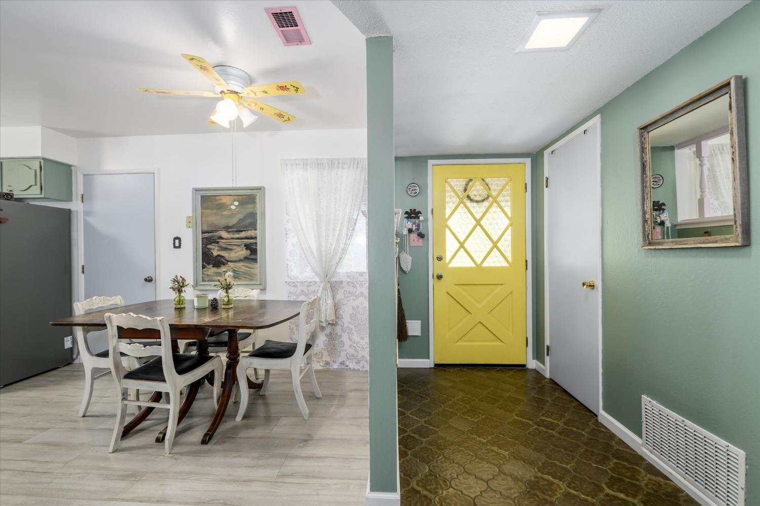 5034 Robander Street Carmichael, CA 95608 - Photo 4 of 35