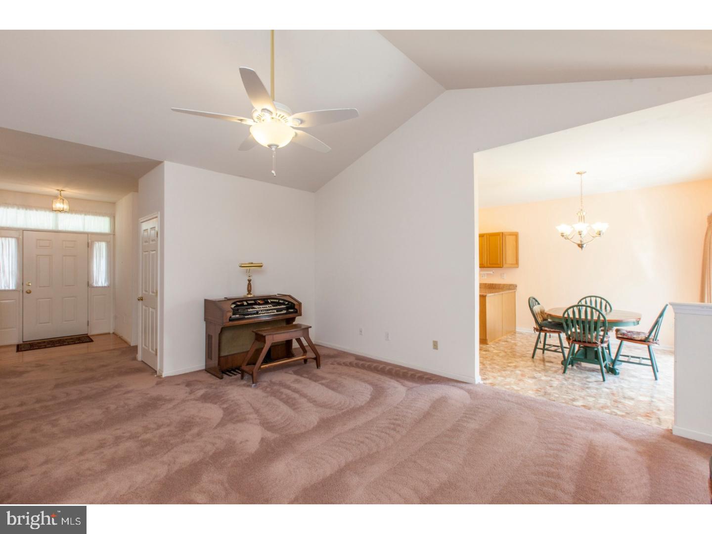 152 Milbury Road East Fallowfield, PA 19320 - Photo 3 of 23 Living Room