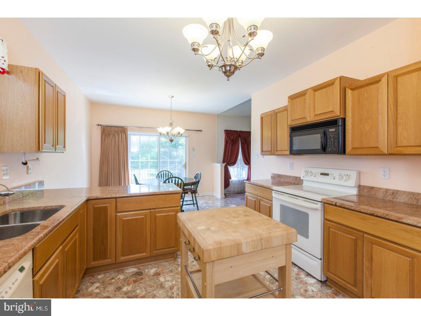 152 Milbury Road East Fallowfield, PA 19320 - Photo 4 of 23 Kitchen