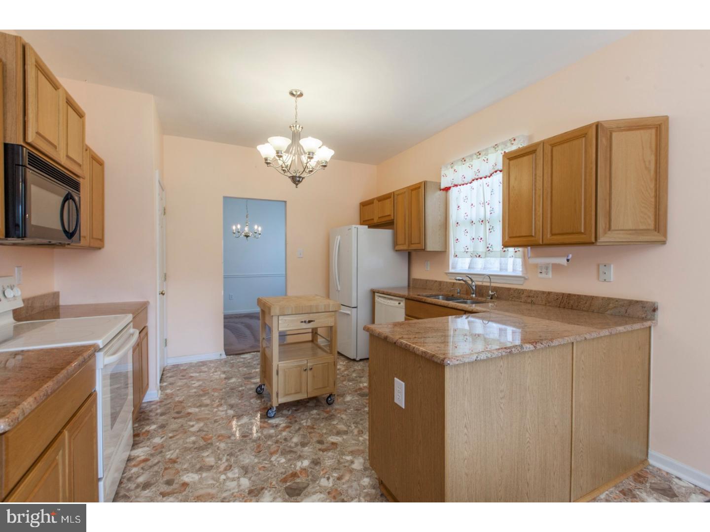 152 Milbury Road East Fallowfield, PA 19320 - Photo 5 of 23 Kitchen