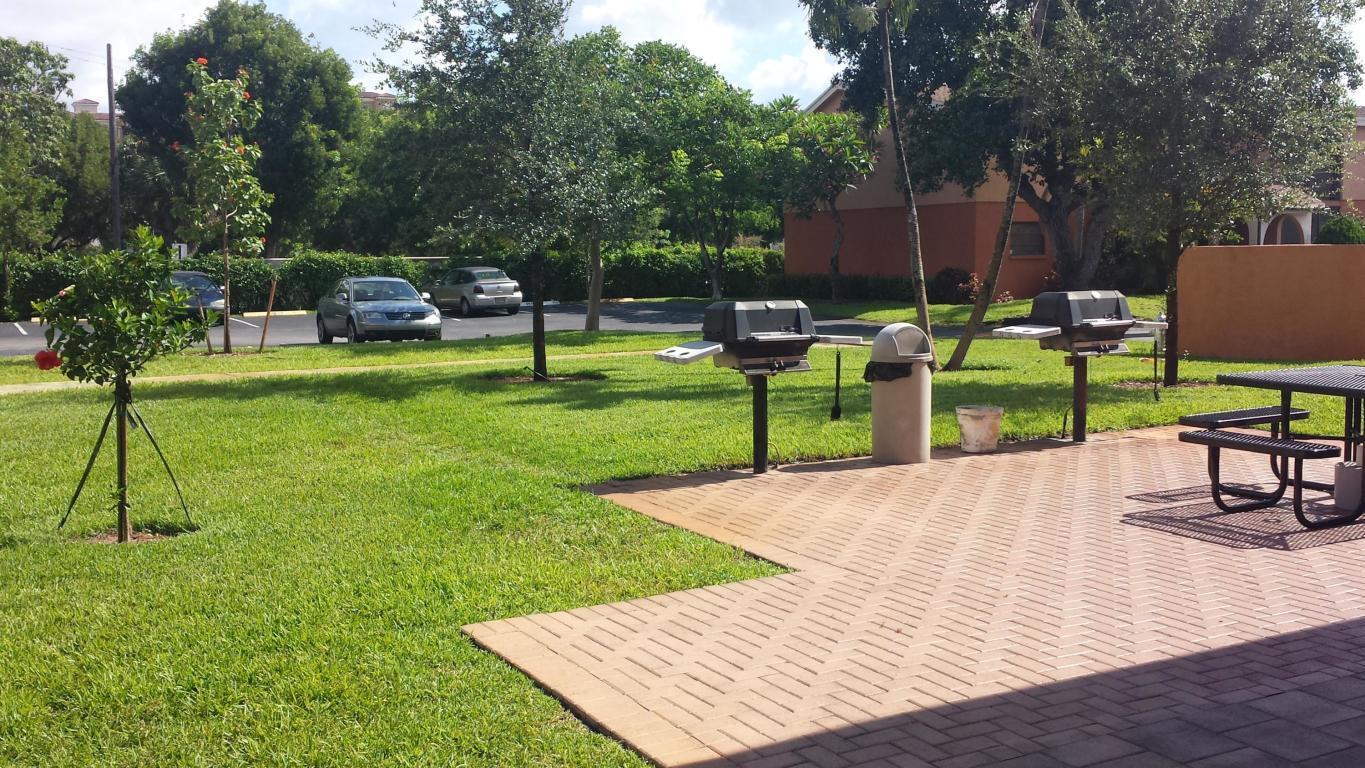 50 Southeast 12th Street, Unit 1330 Boca Raton, FL 33432 - Photo 10 of 11 Villa Grills