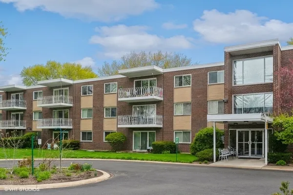 $217,500 | 200 Deborah Lane, Unit 17A, Wheeling, IL 60090