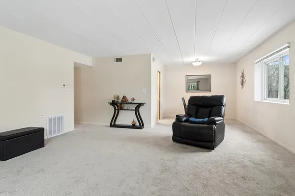 $217,500 | 200 Deborah Lane, Unit 17A, Wheeling, IL 60090