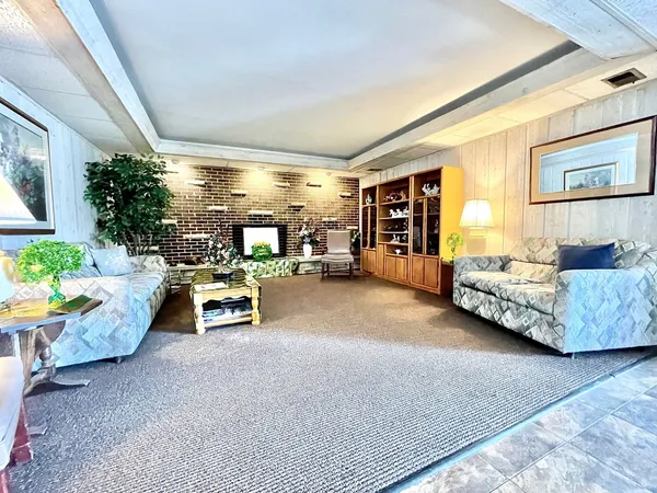 $217,500 | 200 Deborah Lane, Unit 17A, Wheeling, IL 60090