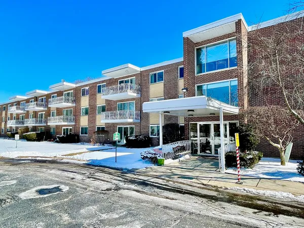 $225,000 | 200 Deborah Lane, Unit 17A, Wheeling, IL 60090