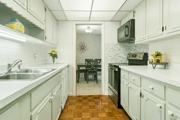 $217,500 | 200 Deborah Lane, Unit 17A, Wheeling, IL 60090