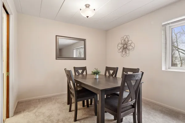 $217,500 | 200 Deborah Lane, Unit 17A, Wheeling, IL 60090