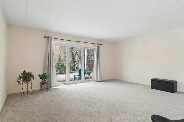 $217,500 | 200 Deborah Lane, Unit 17A, Wheeling, IL 60090